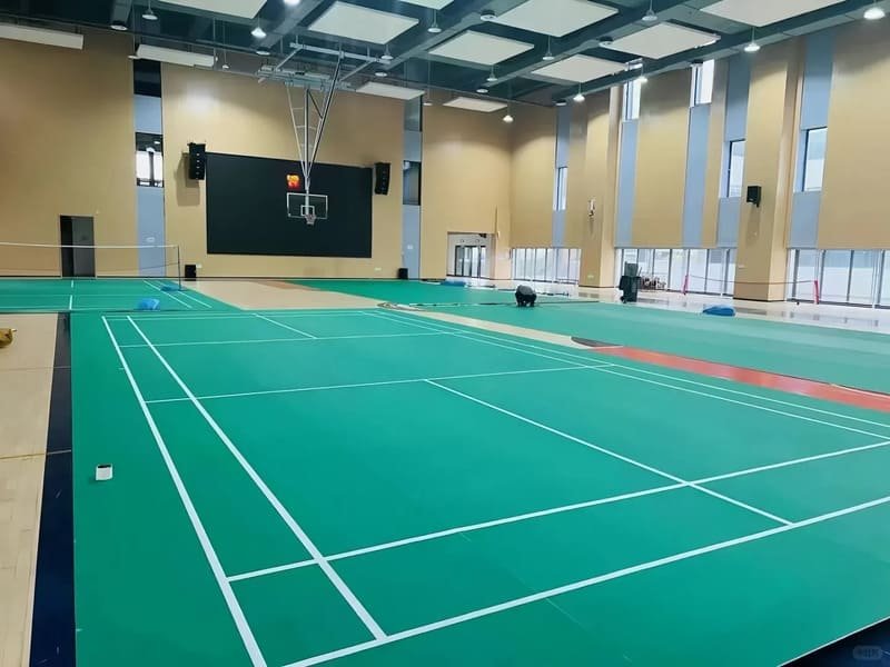 Chemical resistance test between PVC sheet floor and traditional linoleum